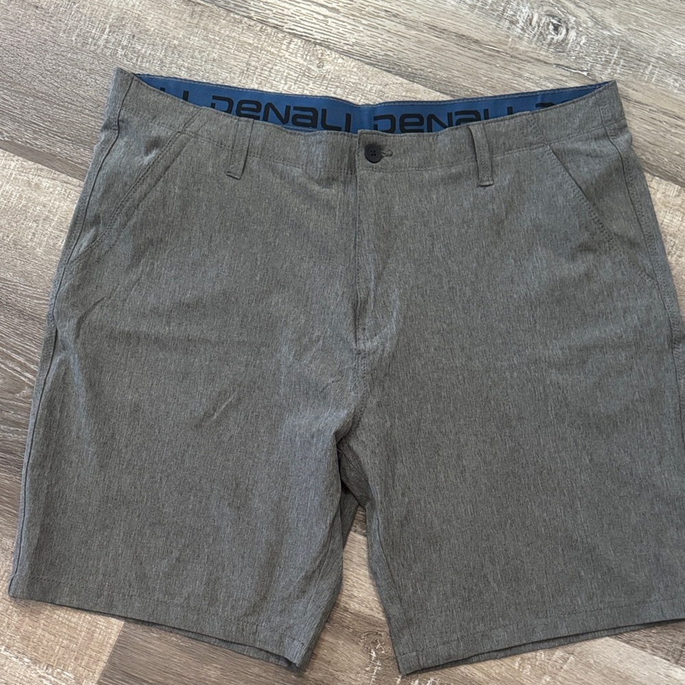 Denali Men's Charcoal Flat Front Shorts size 40